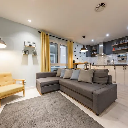 Larios Steps By Ele Apartment
